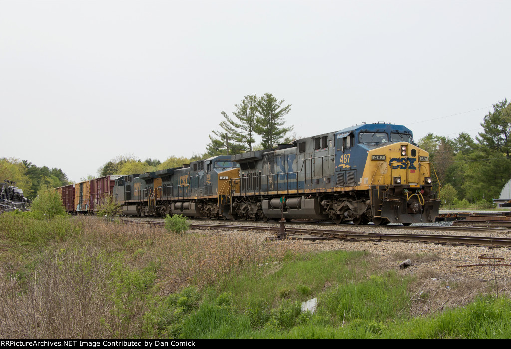 CSXT 487 Leads M426-14 at Leeds Jct. 